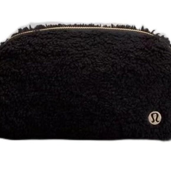 Brand new lulu lemon belt bag furry - perfect for winter - Picture 1 of 4